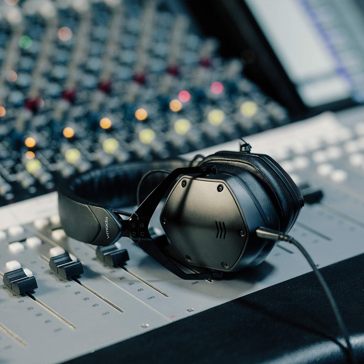 Matte Black Studio Headphone Y43440