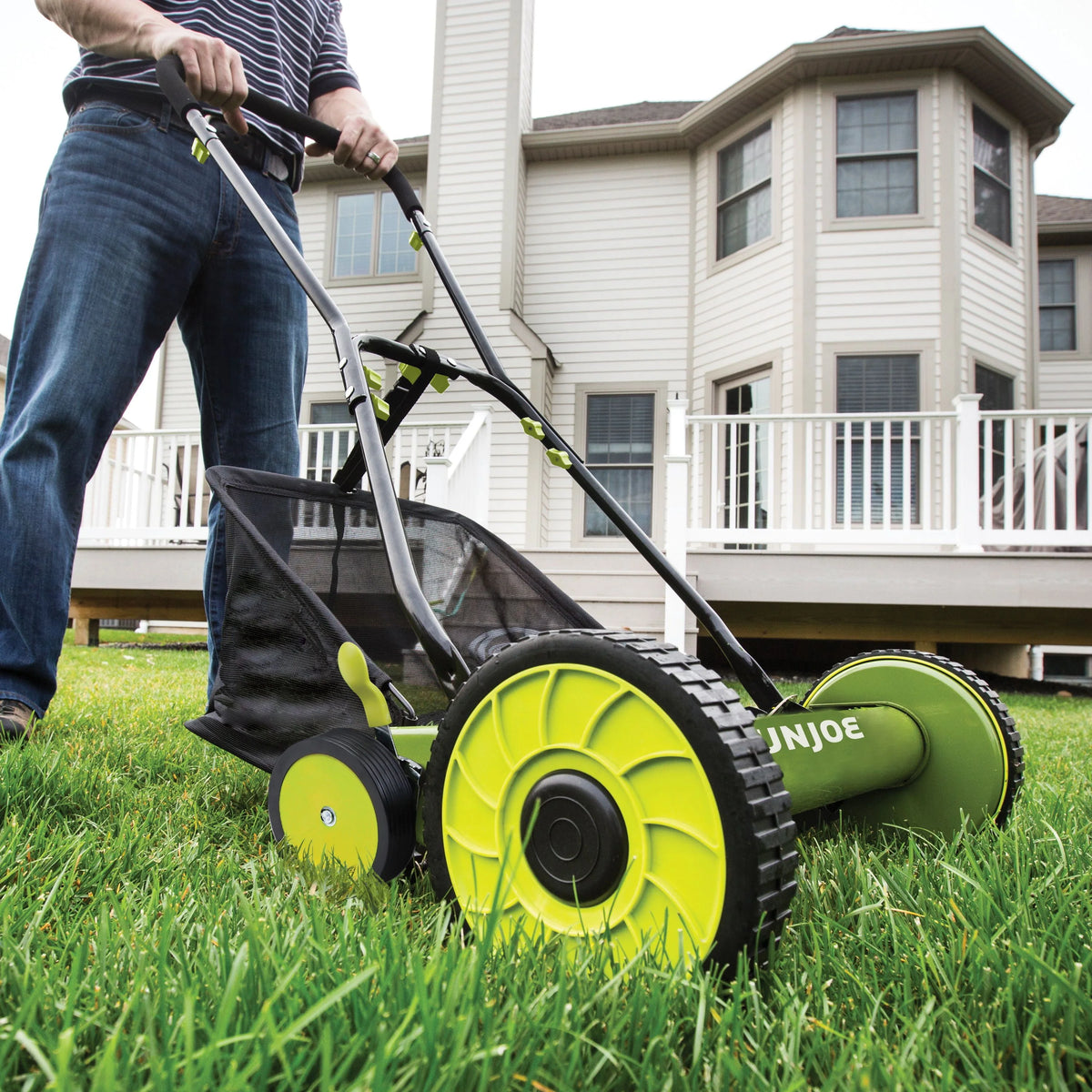 18-inch Manual Reel Mower with Grass Catcher F8268